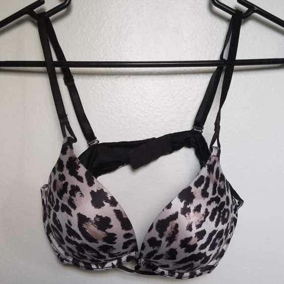 Victoria's Secret Other - Victoria’s Secret Plunge Leopard Print Bra